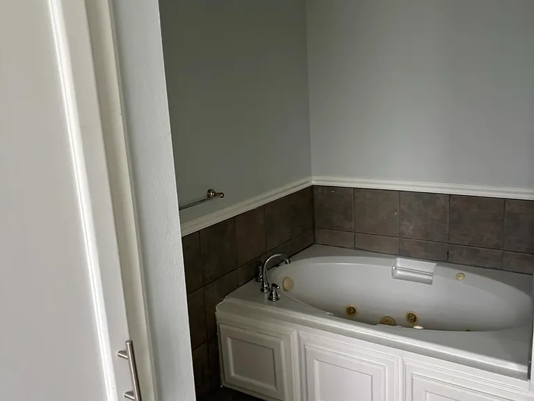 2410 Huldy St — Photo 10