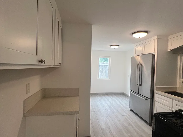 379 Hamilton St #B — Photo 5