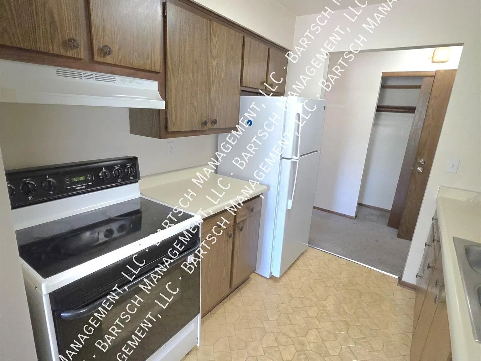 2 bed, 1.5 bath, $1,150 — Photo 2