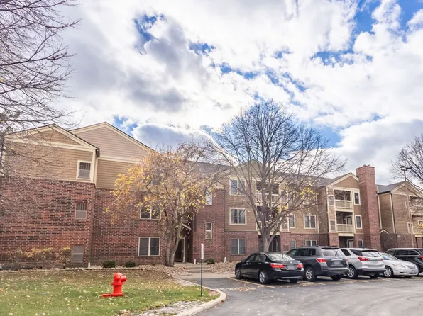 214 Glengarry Dr APT 201, Bloomingdale, IL 60108