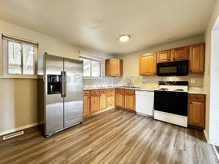 3801 E 117th Ave — Photo 5