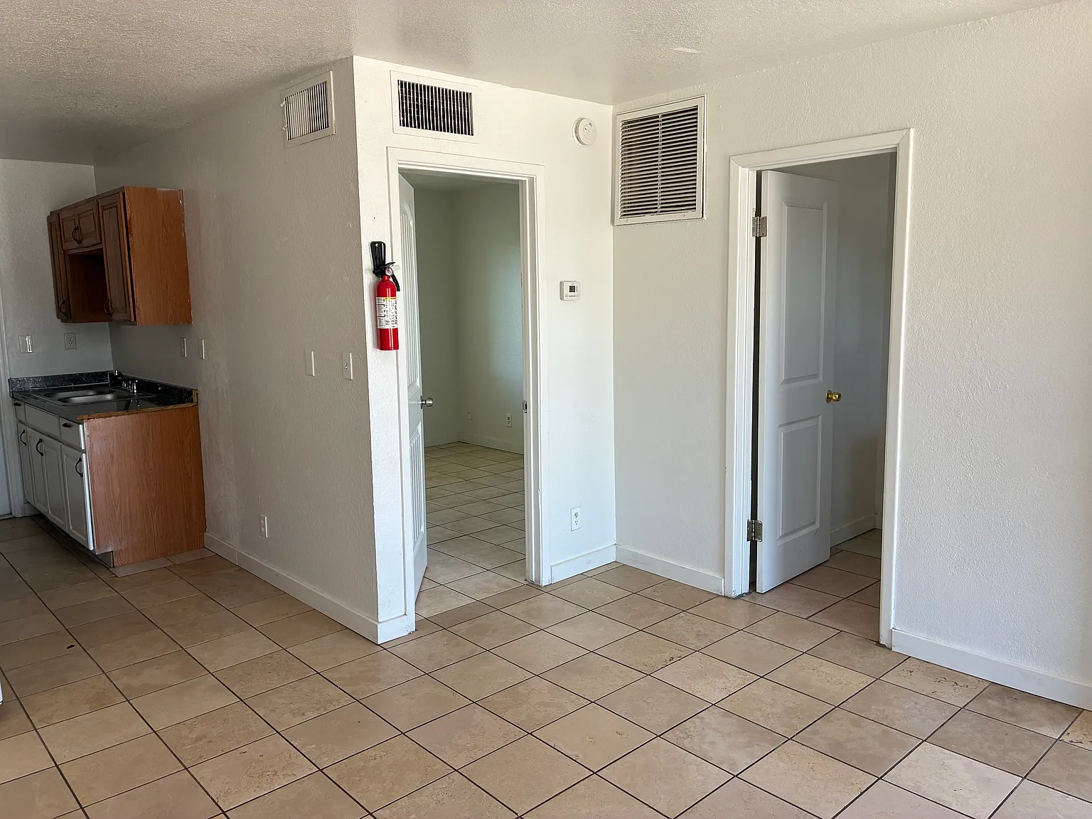 1 bed, 800 sqft, $400 — Photo 2