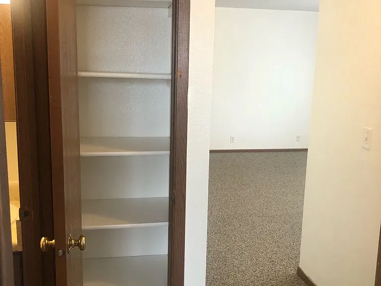 1216 S G Ave — Photo 25