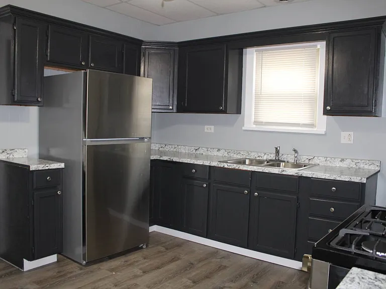 1318 Campbell Ave — Photo 2