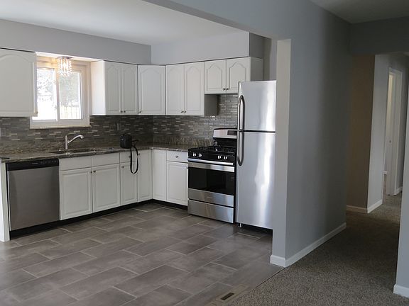 2nd image of 9010 Gladys Ave