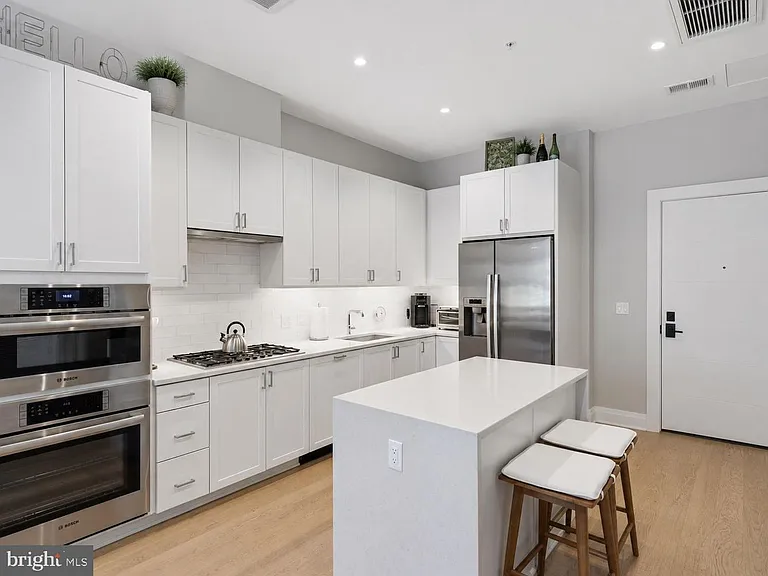 925 N Fairfax St #102 — Photo 5