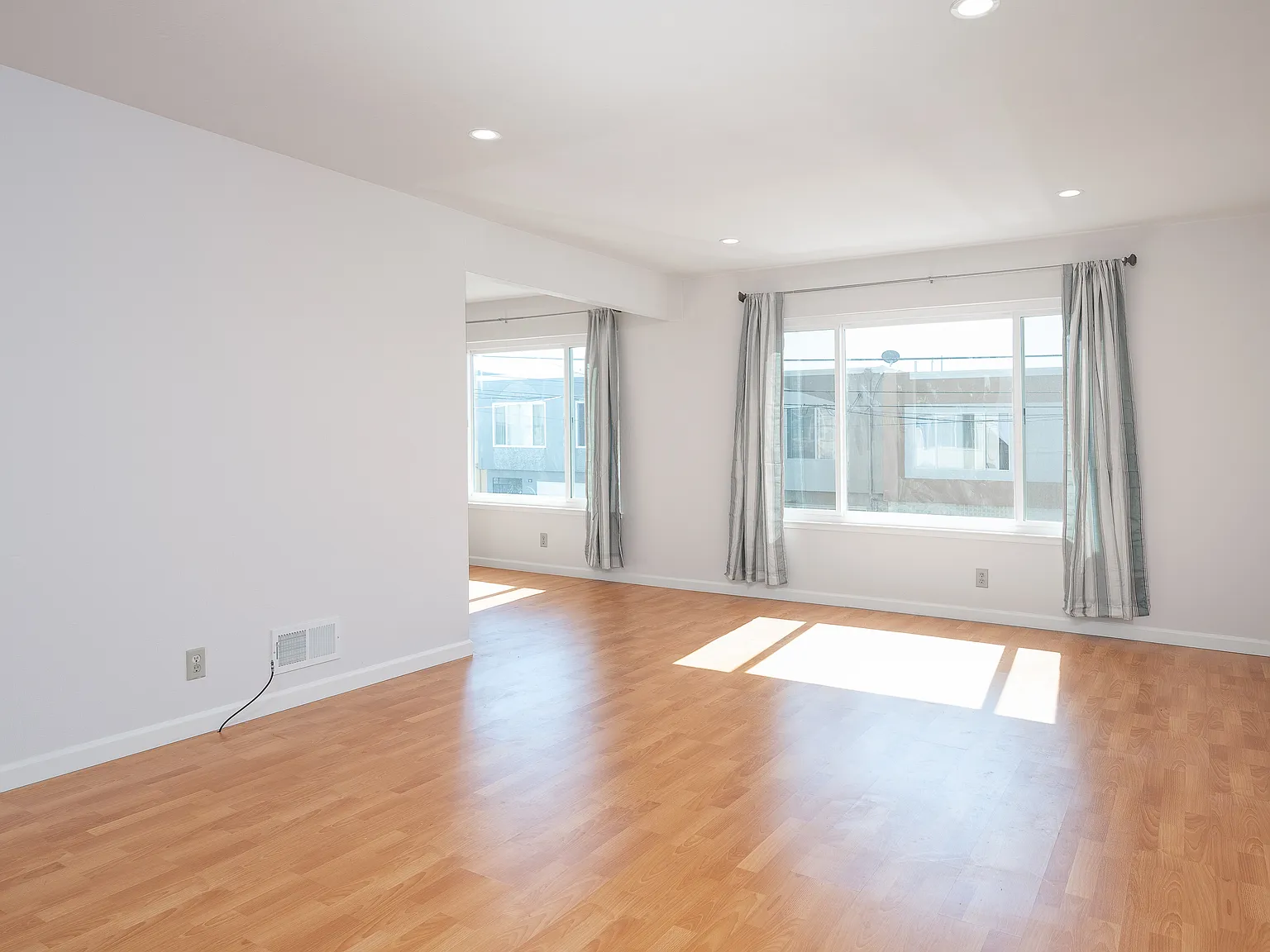 4 bed, 1690 sqft, $4,300 — Photo 2