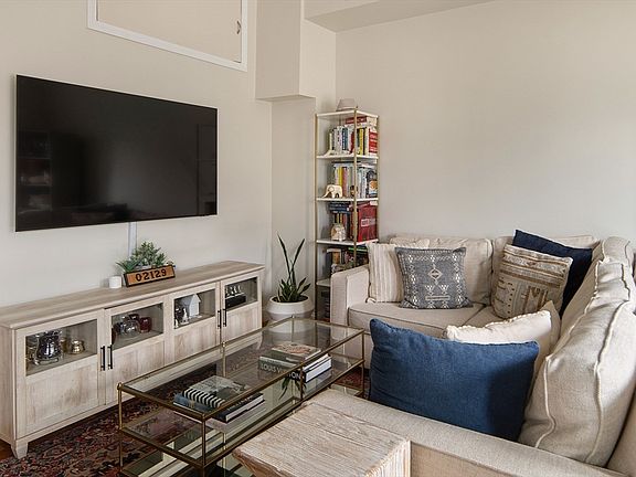 5th image of 87 Bartlett St #2
