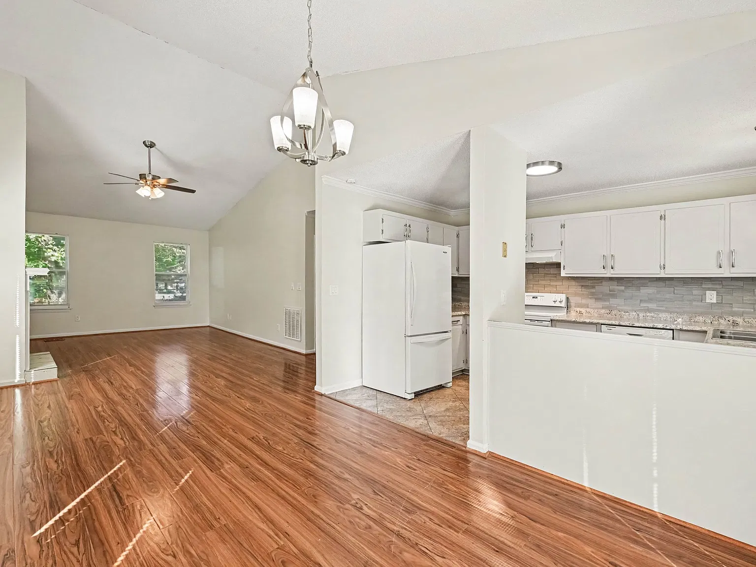 3 bed, 1300 sqft, $2,000 — Photo 4