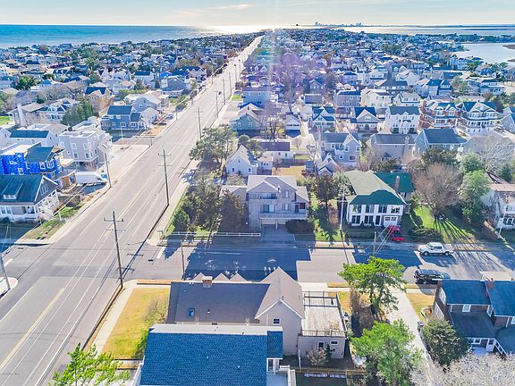 3rd image of 301 Norwood Ave