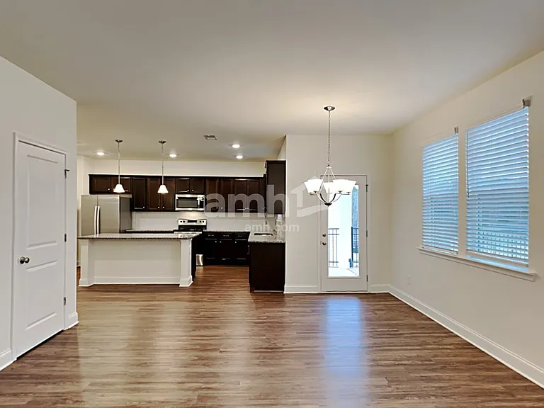 704 Callan Ct — Photo 6