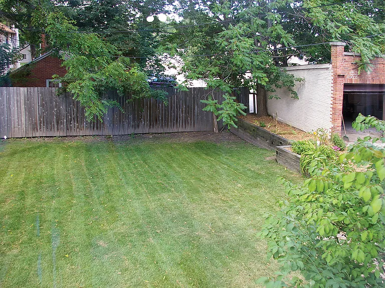 2530 Kendall Ave — Photo 5