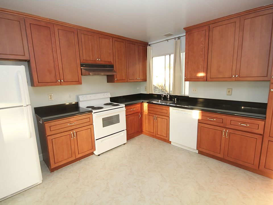 1st image of 682 Spruce St APT 3