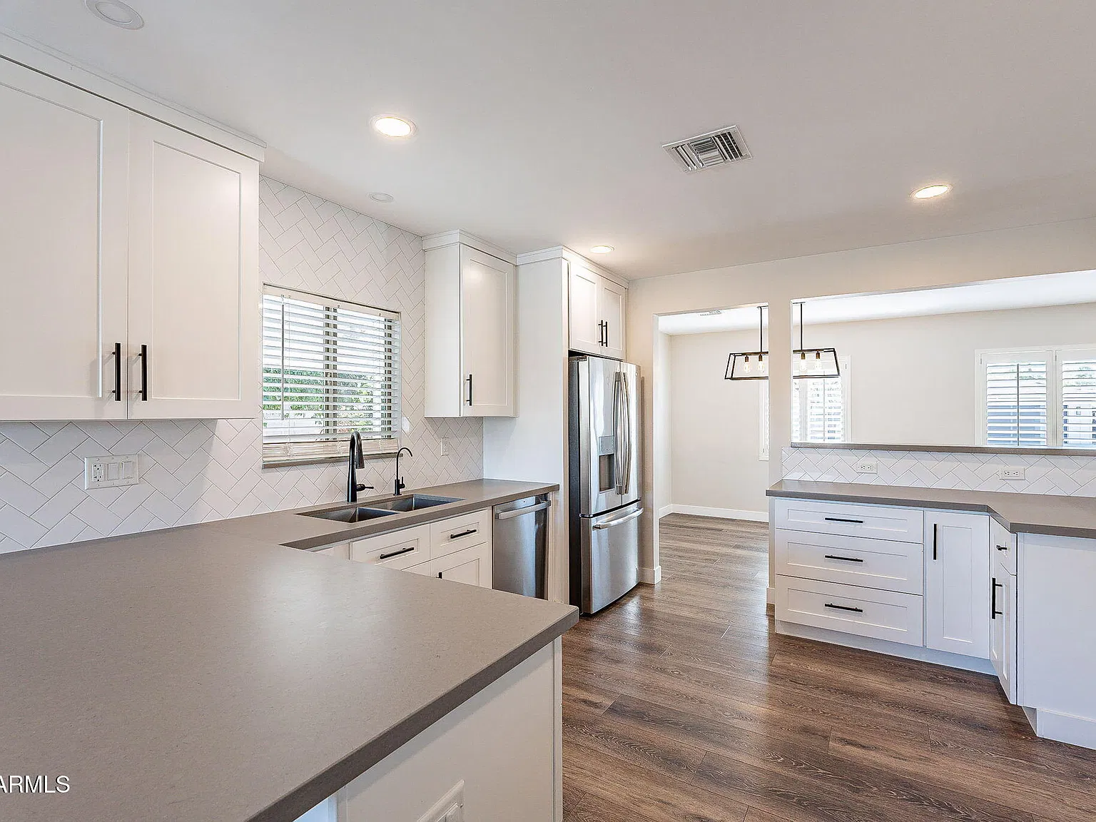 4 bed, 2.0 bath, 2101 sqft, $3,800 — Photo 2