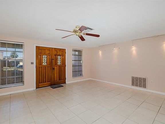 5th image of 10328 Holly Dr