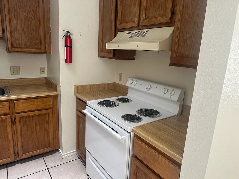 1606 W Calle Sur St #A — Photo 9