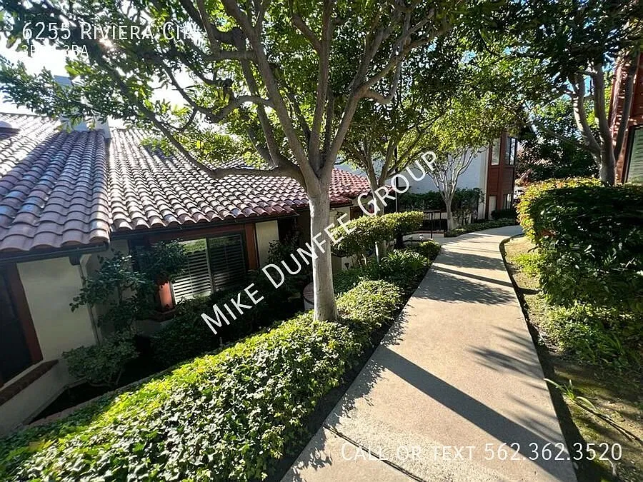 Fully Furnished Three Bedroom Townhouse in Bixby Riviera — Photo 4