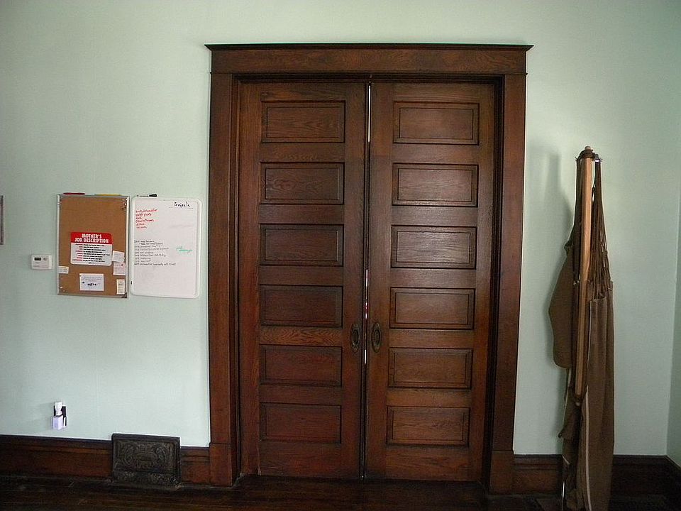 foyer doors into formal LR