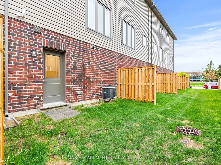 19 Picardy Dr #4 — Photo 27