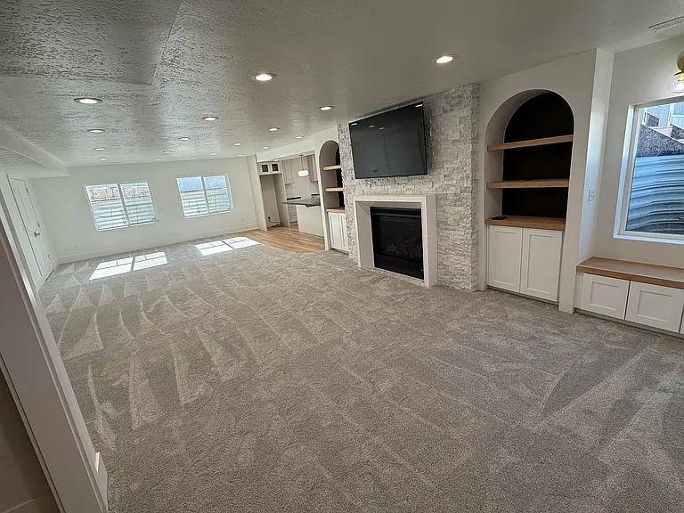 2156 W Thomas St — Photo 21