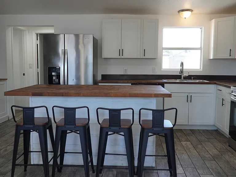 4111 W Montgomery Ter — Photo 9