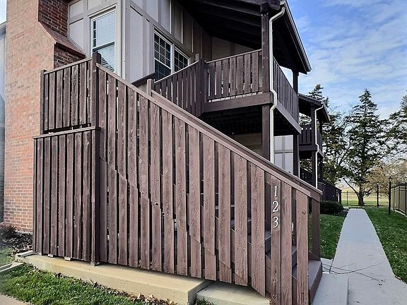 2nd image of 1450 S Webb Rd APT 123