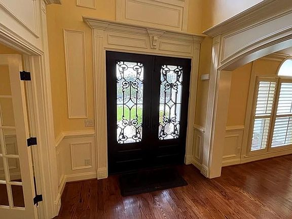 3rd image of 330 Knoll Crest Ct