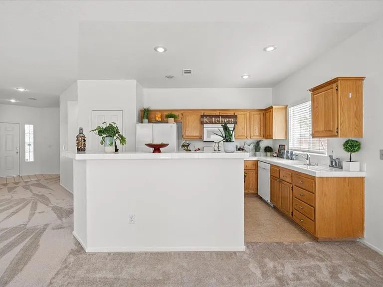 3213 Carbondale St — Photo 11