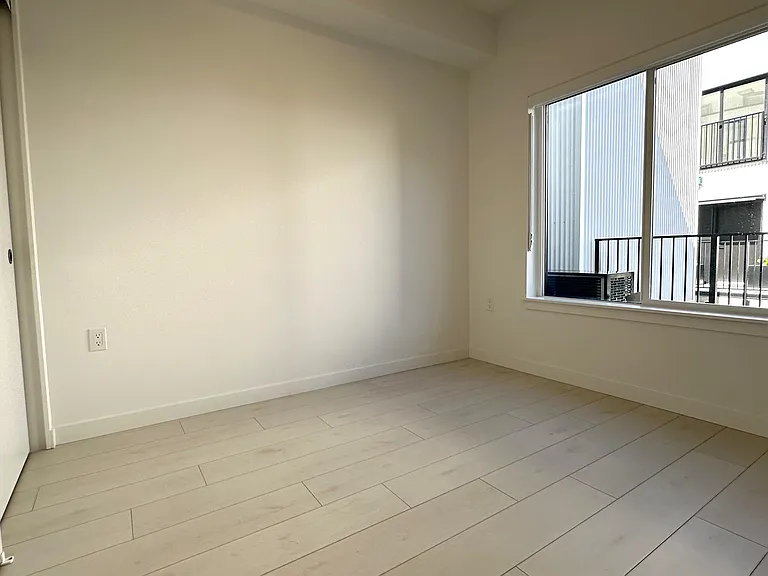 1120 Georgia St E #303 — Photo 13