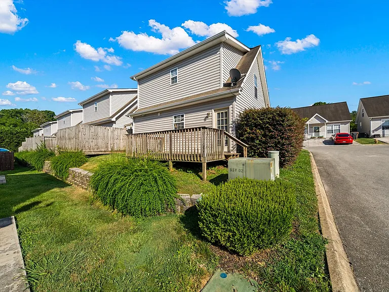 905 Hazelbrook Way — Photo 21