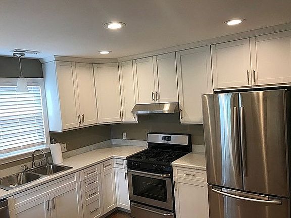 5th image of 1903 Mimosa St