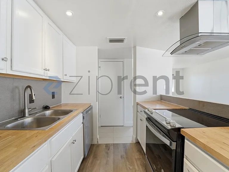 9037 N 14th St — Photo 14