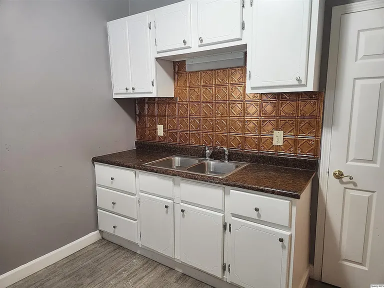 628 Spruce St — Photo 2