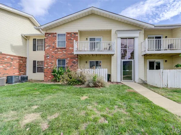 1460 Hawks Nest Dr APT E, Saint Charles, MO 63303