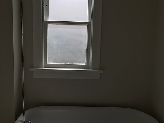 5th image of 2860 Chase St #A