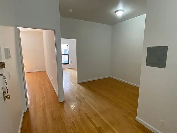 3rd image of 232 W 74th St APT 4B