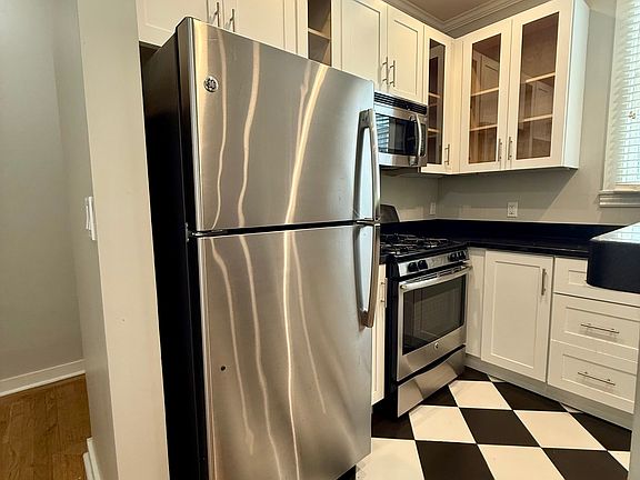 2nd image of 651 Scott St APT 3