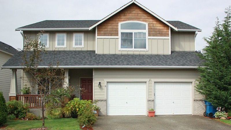 Great curb appeal on this craftsman style home featuring 4 bedrooms plus a loft bonus room.