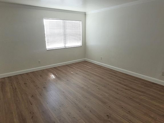 3rd image of 3102 W Horatio St Unit 17