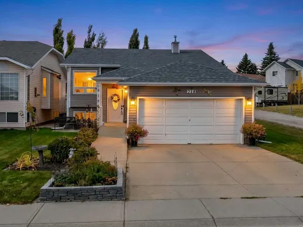 218 E Coventry Close NE, Calgary, AB T3K 4A5