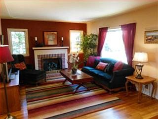 3rd image of 1155 Crescent Dr