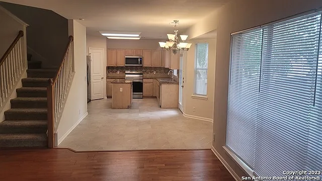 4 bed, 2.5 bath, 2426 sqft, $1,995 — Photo 2