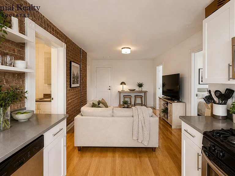 83 Harvard St #21 — Photo 4