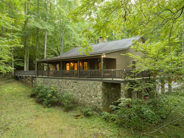 1221 Sam Cove Rd, Robbinsville, NC 28771