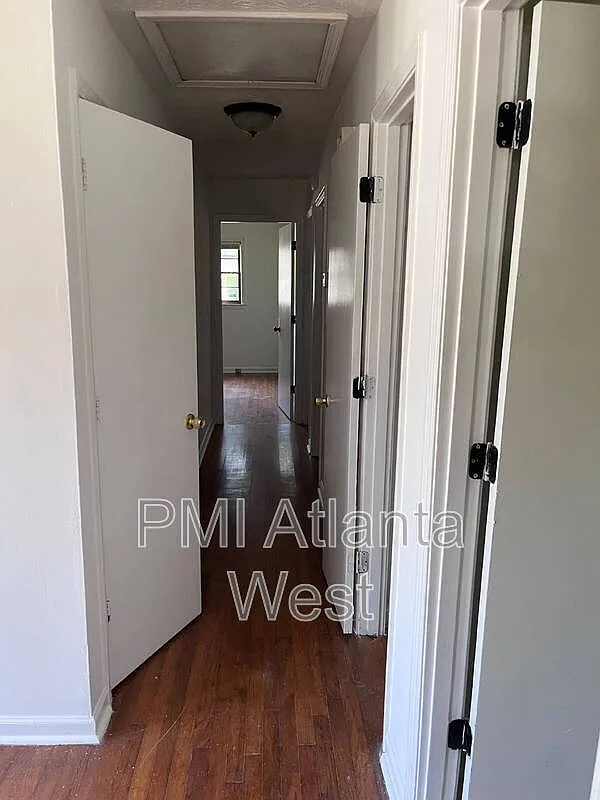 4 bed, 1.0 bath, 1504 sqft, $1,700 — Photo 3