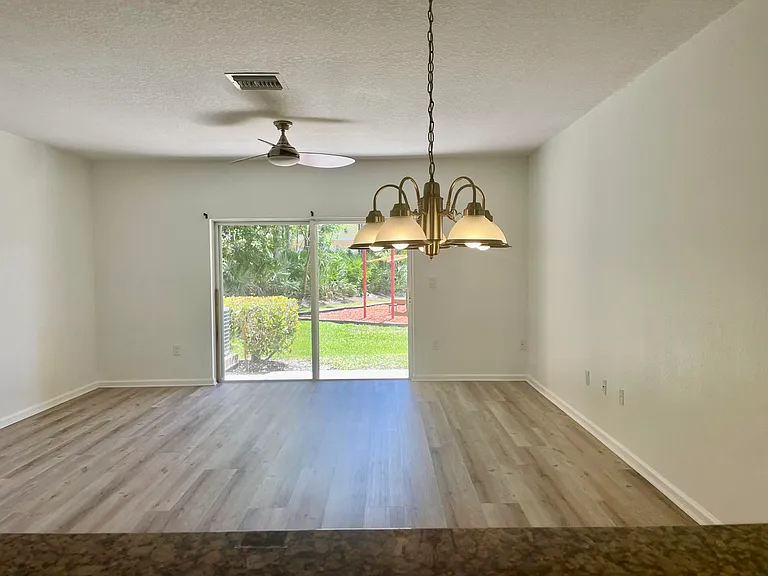 5176 SE Mariner Garden Cir — Photo 2