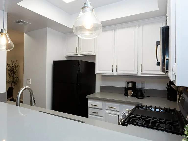 711 N Sweetzer Ave #105 — Photo 3
