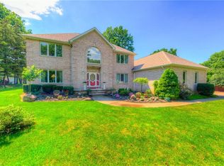 2990 Som Center Rd, Willoughby Hills, OH 44094