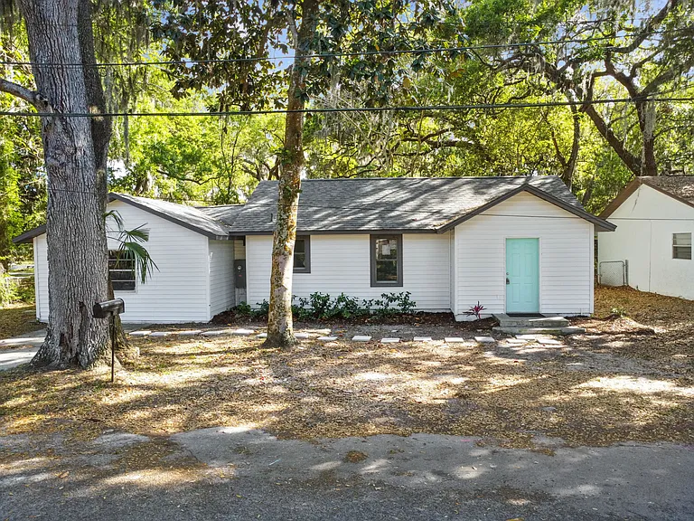 5710 Kenwood Ave — Photo 1