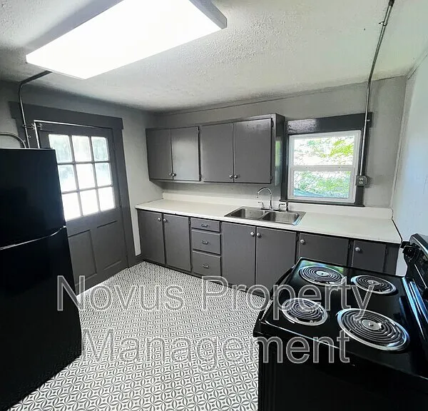 107 Parson St #B — Photo 6